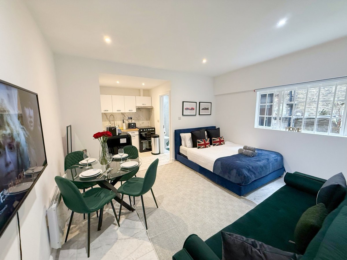 Sleeping and living area in Euston