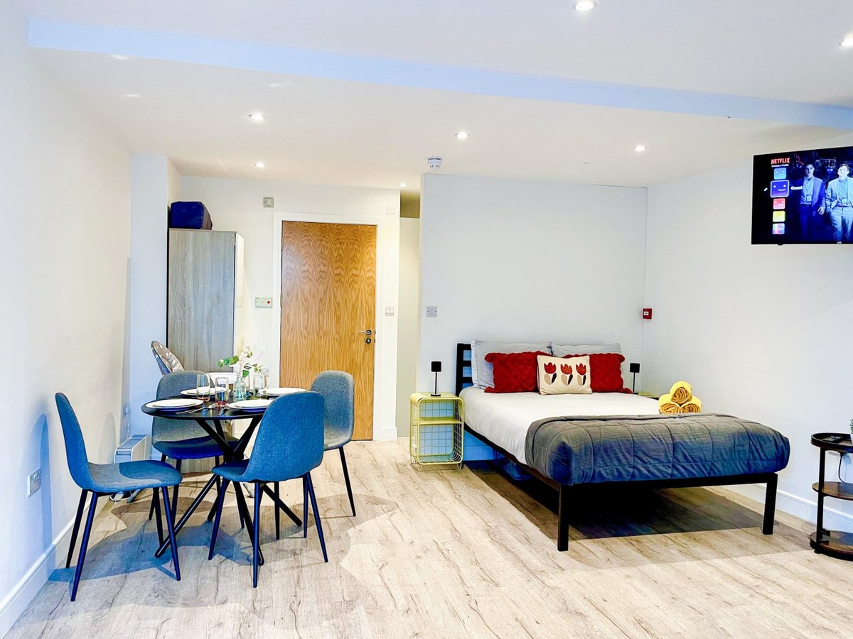 Sleeping and dining area in Liverpool Road