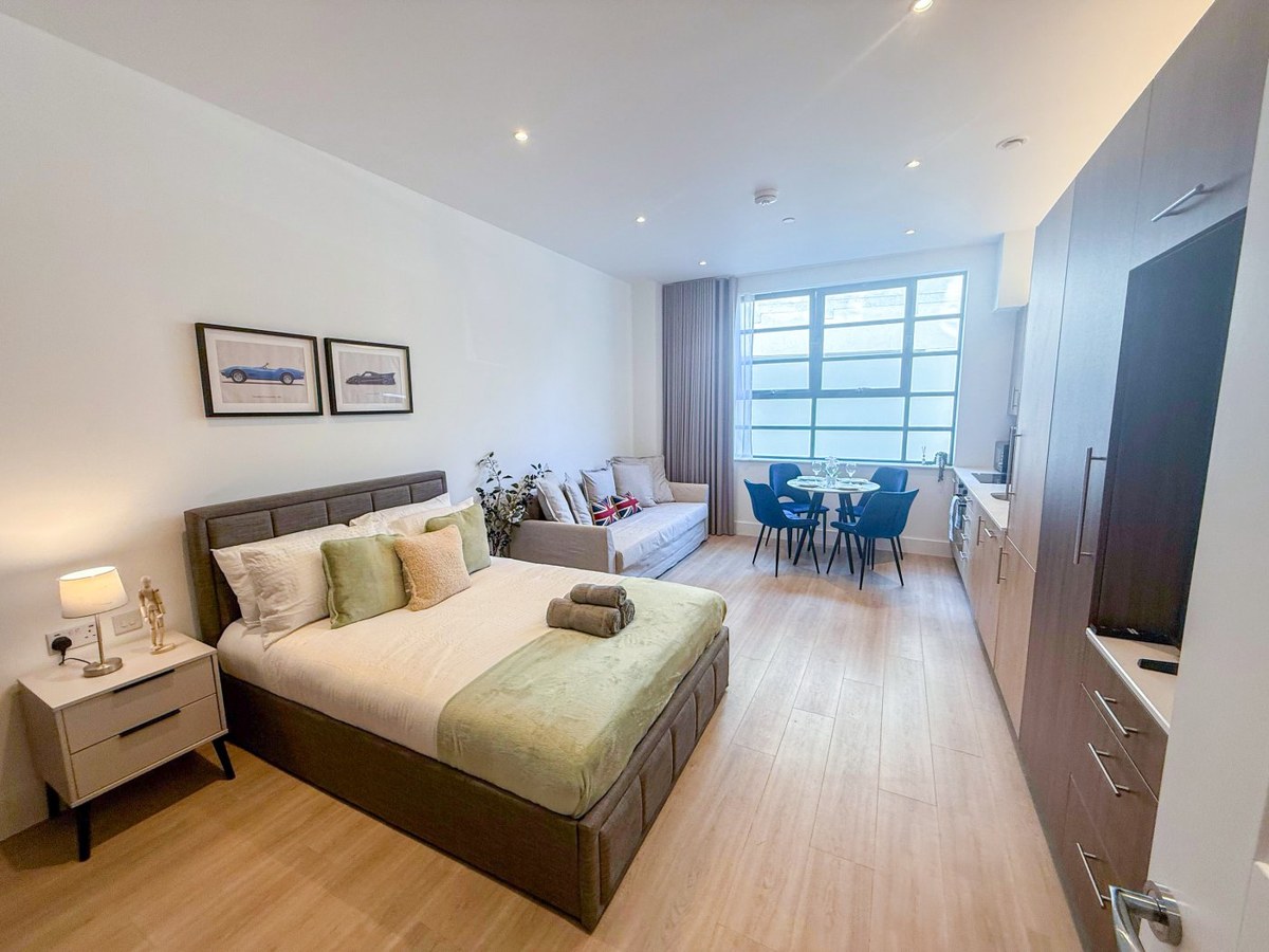 Sleeping and living area in Regents Park Marylebone