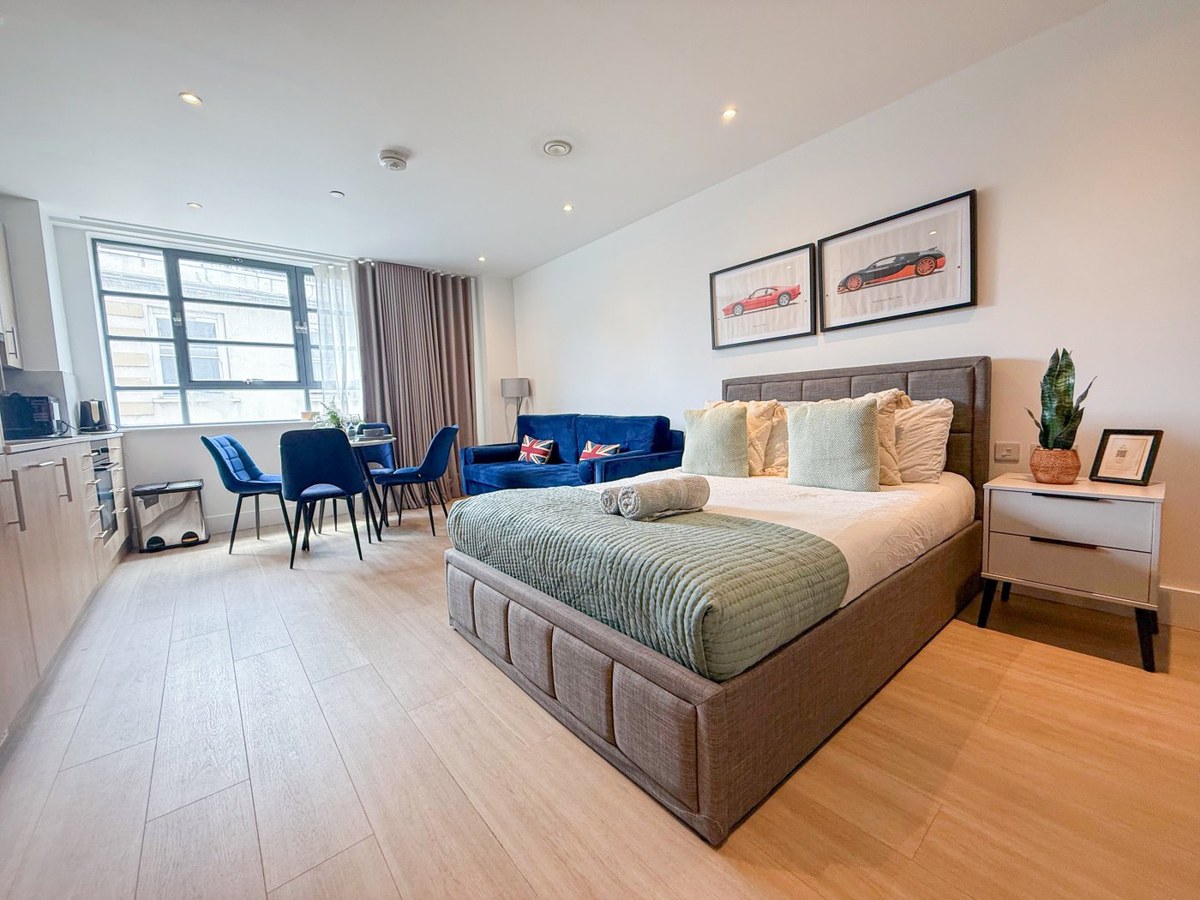 Sleeping and living area in Regents Park Marylebone