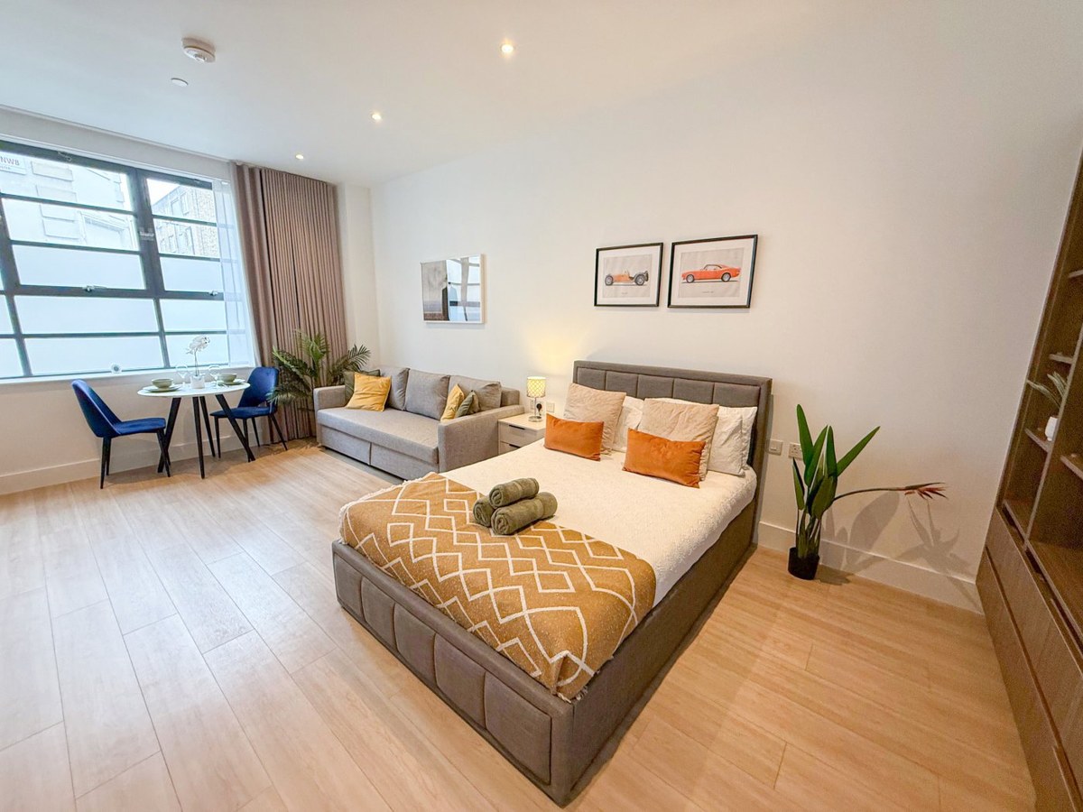 Sleeping and living area in Regents Park Marylebone