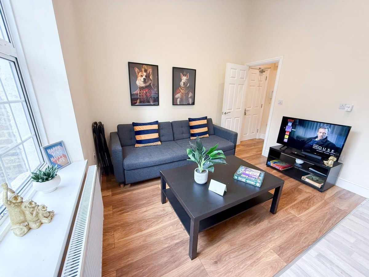 Living room in Shepherds Bush